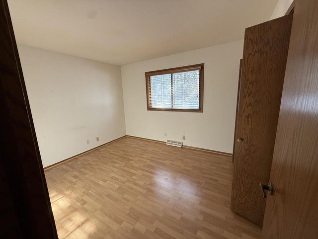 10872 N San Marino DRIVE, Mequon, WI 53092