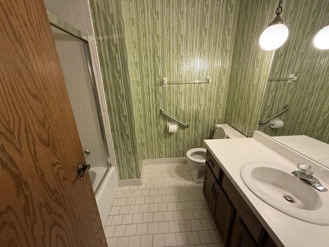 10872 N San Marino DRIVE, Mequon, WI 53092