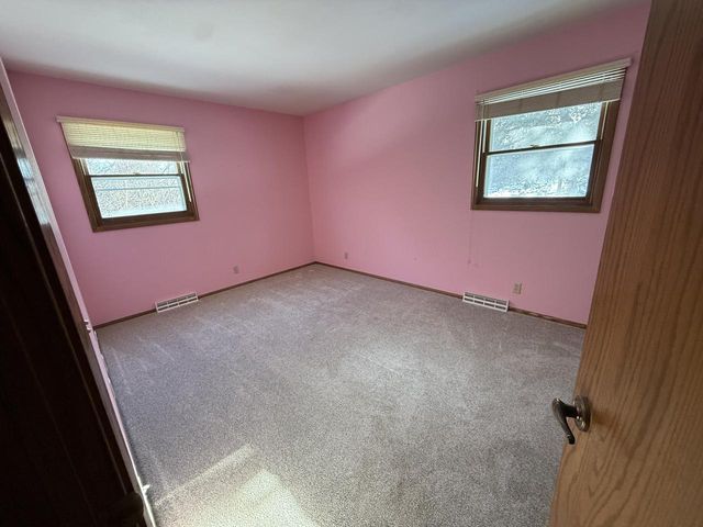 10872 N San Marino DRIVE, Mequon, WI 53092