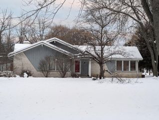 10872 N San Marino DRIVE, Mequon, WI 53092