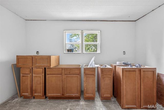 213 Amvets Drive, De Soto, MO 63020