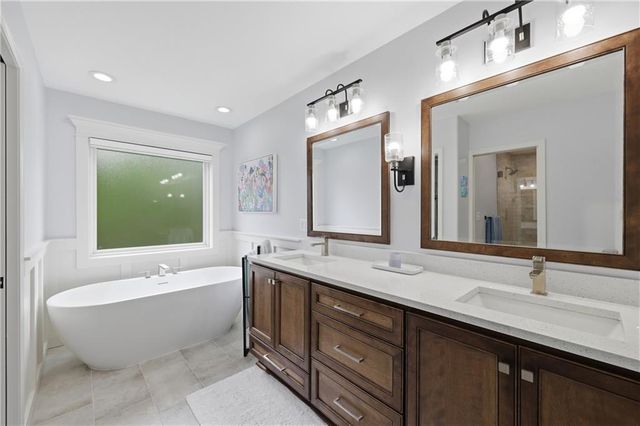 2905 SW Shrout Creek Drive, Blue Springs, MO 64015