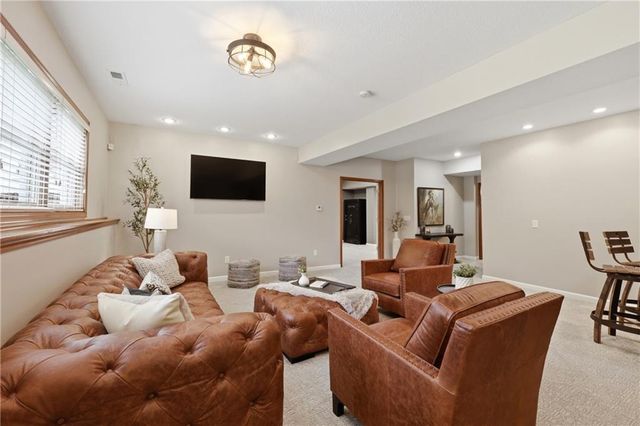 2905 SW Shrout Creek Drive, Blue Springs, MO 64015