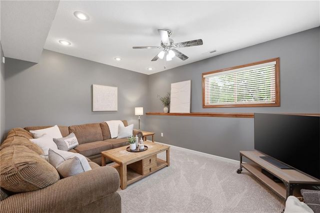 2905 SW Shrout Creek Drive, Blue Springs, MO 64015