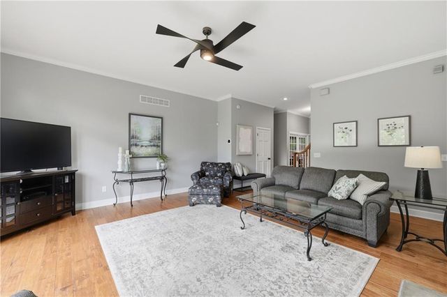 2905 SW Shrout Creek Drive, Blue Springs, MO 64015