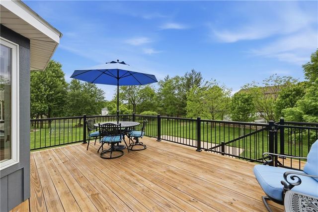 2905 SW Shrout Creek Drive, Blue Springs, MO 64015