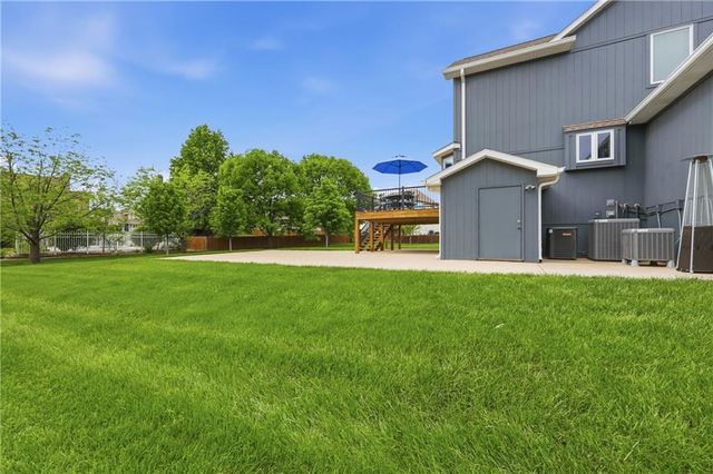 2905 SW Shrout Creek Drive, Blue Springs, MO 64015