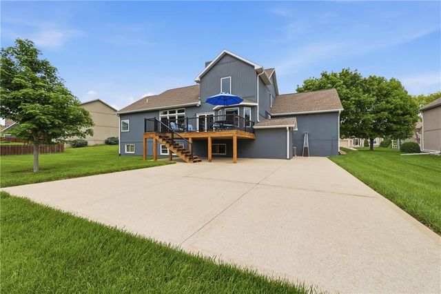 2905 SW Shrout Creek Drive, Blue Springs, MO 64015