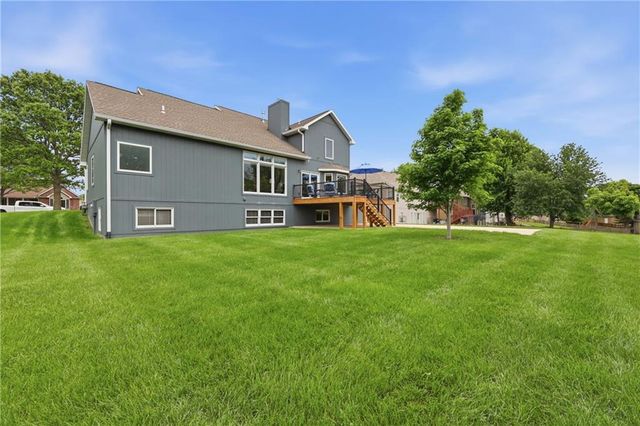 2905 SW Shrout Creek Drive, Blue Springs, MO 64015
