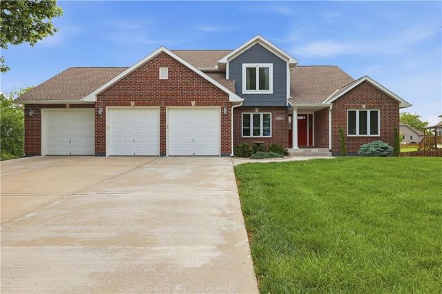 2905 SW Shrout Creek Drive, Blue Springs, MO 64015