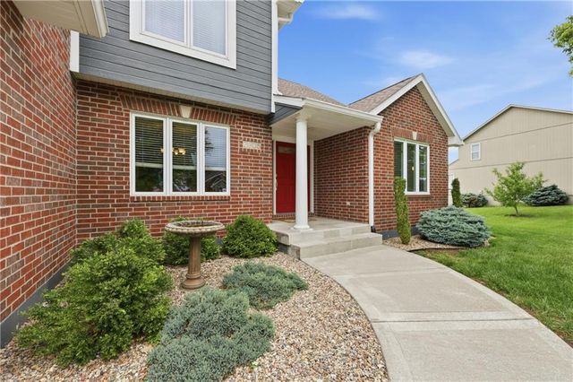 2905 SW Shrout Creek Drive, Blue Springs, MO 64015