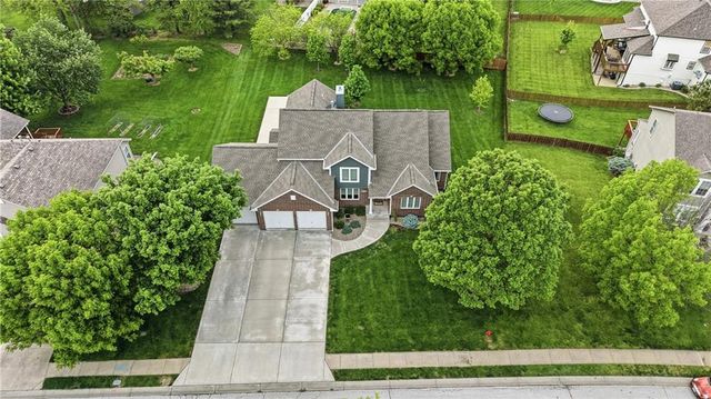 2905 SW Shrout Creek Drive, Blue Springs, MO 64015