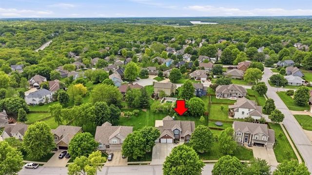 2905 SW Shrout Creek Drive, Blue Springs, MO 64015