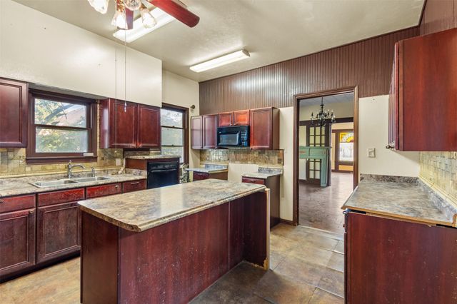 511 Highland Avenue, Waxahachie, TX 75165