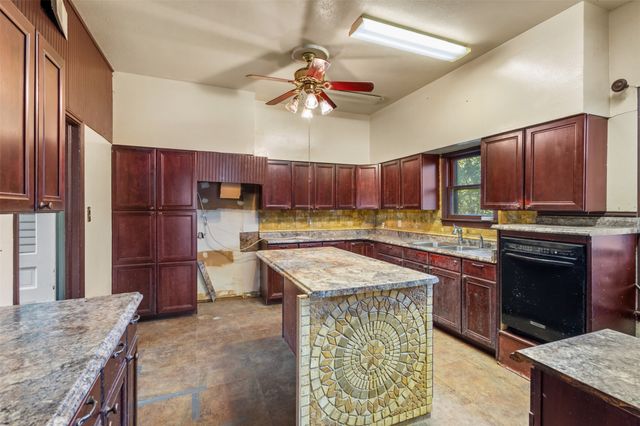 511 Highland Avenue, Waxahachie, TX 75165