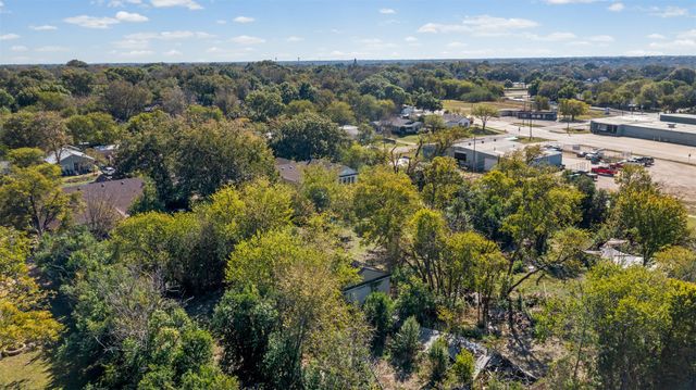 511 Highland Avenue, Waxahachie, TX 75165