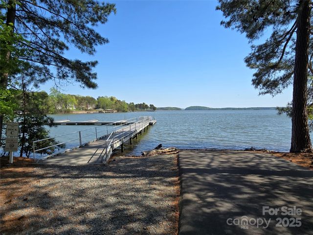 176 Mallard Drive, Badin Lake, NC 28127