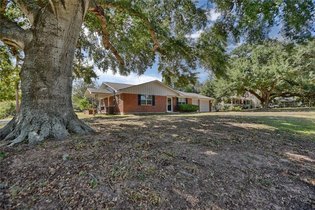 8740 FM-2447 Farm to Market Road, Chappell Hill, TX 77426 — exterior