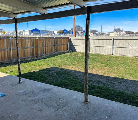 1324 N Creek Drive, Saginaw, TX 76179