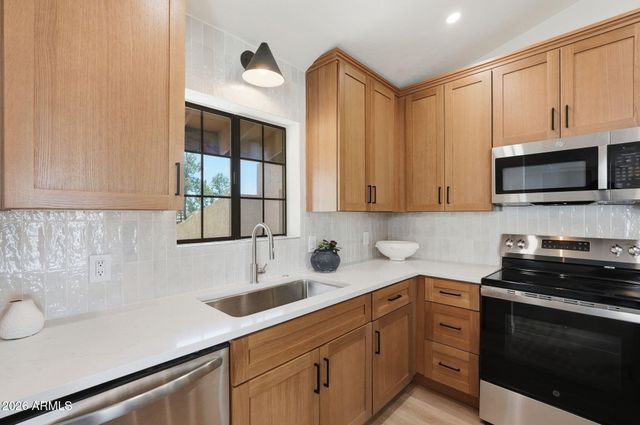 8344 N 21ST Drive I211, Phoenix, AZ 85021