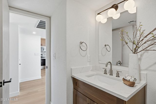 8344 N 21ST Drive I211, Phoenix, AZ 85021