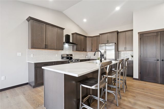 718 Pointer Circle, Center Point, IA 52213