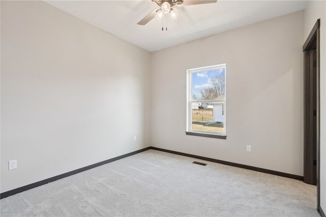718 Pointer Circle, Center Point, IA 52213