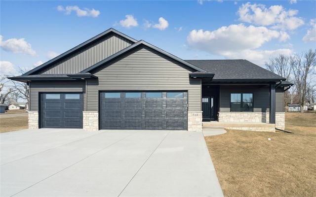 718 Pointer Circle, Center Point, IA 52213