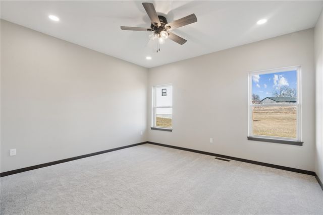 718 Pointer Circle, Center Point, IA 52213