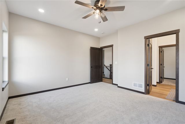 718 Pointer Circle, Center Point, IA 52213