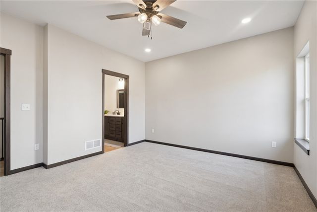 718 Pointer Circle, Center Point, IA 52213