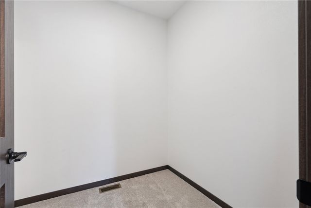718 Pointer Circle, Center Point, IA 52213