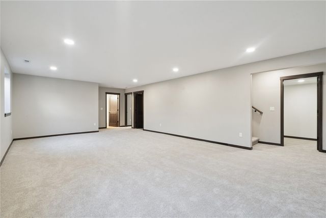 718 Pointer Circle, Center Point, IA 52213