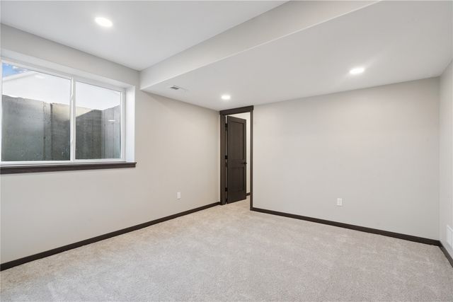 718 Pointer Circle, Center Point, IA 52213
