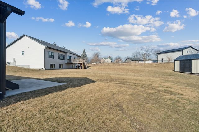 718 Pointer Circle, Center Point, IA 52213
