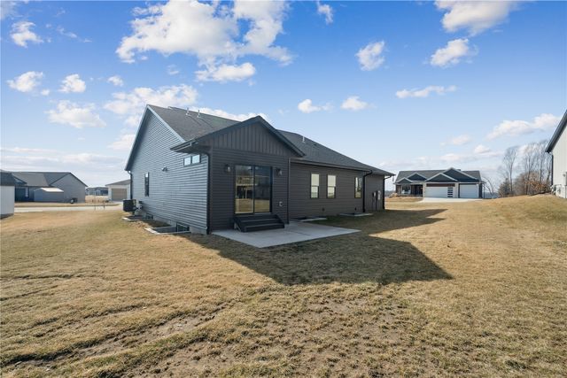 718 Pointer Circle, Center Point, IA 52213