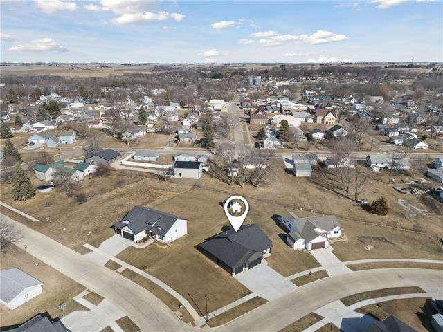 718 Pointer Circle, Center Point, IA 52213