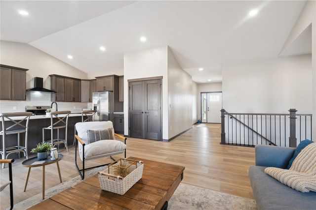 718 Pointer Circle, Center Point, IA 52213