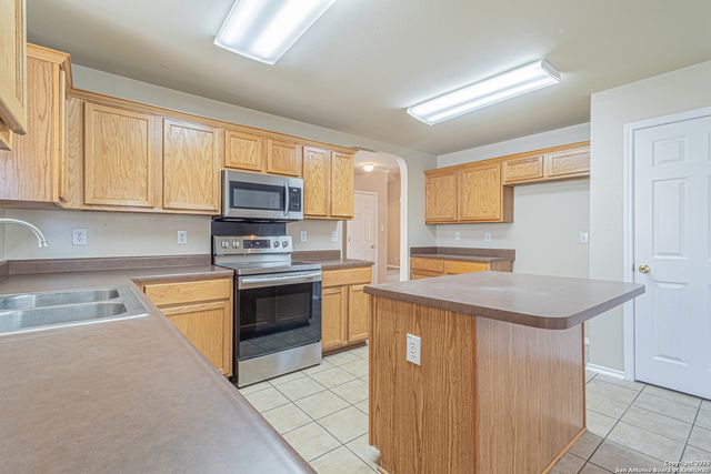 9518 Anderson Way, Converse, TX 78109