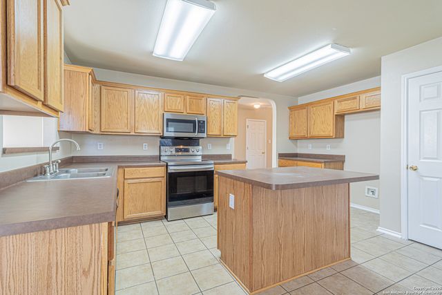 9518 Anderson Way, Converse, TX 78109