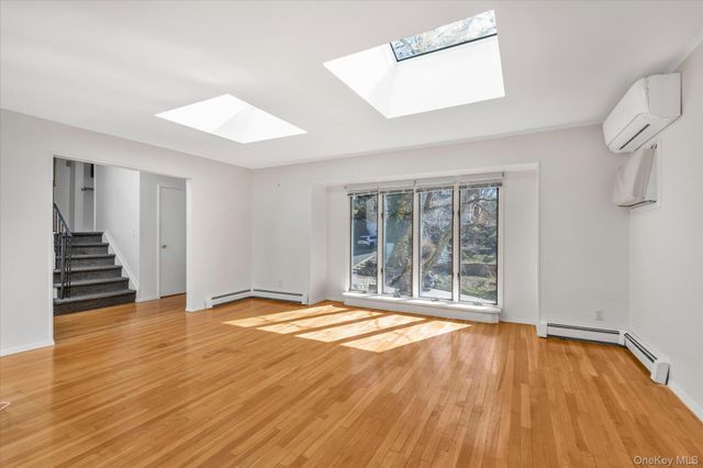 10 Sycamore Road, Glen Cove, NY 11542