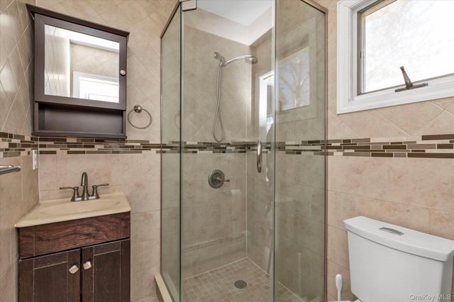 10 Sycamore Road, Glen Cove, NY 11542