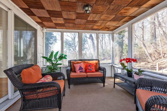 10 Sycamore Road, Glen Cove, NY 11542