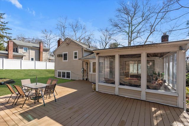 10 Sycamore Road, Glen Cove, NY 11542