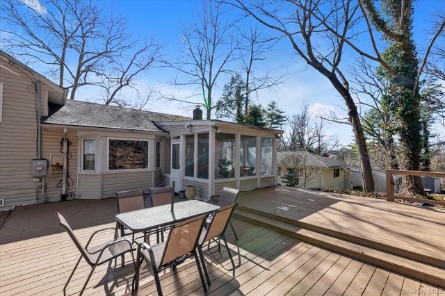 10 Sycamore Road, Glen Cove, NY 11542