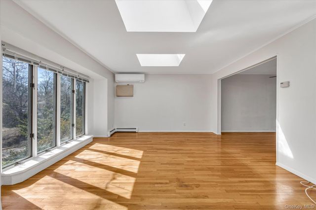 10 Sycamore Road, Glen Cove, NY 11542