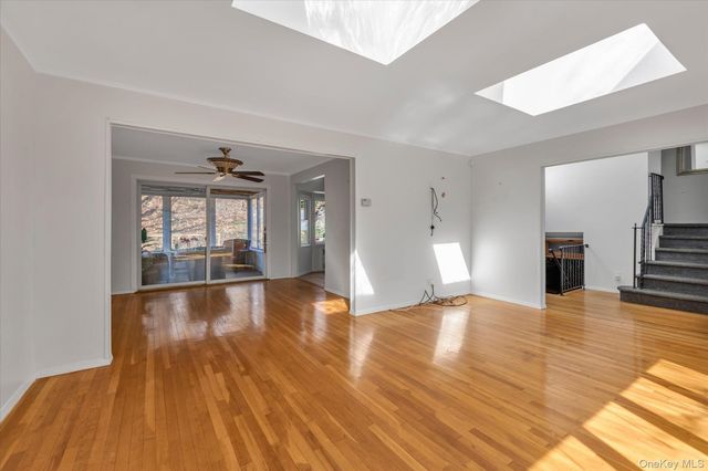 10 Sycamore Road, Glen Cove, NY 11542