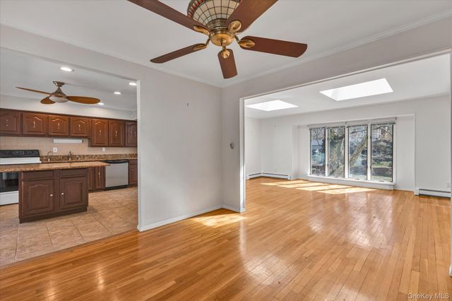 10 Sycamore Road, Glen Cove, NY 11542