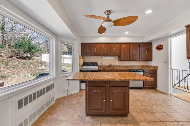 10 Sycamore Road, Glen Cove, NY 11542