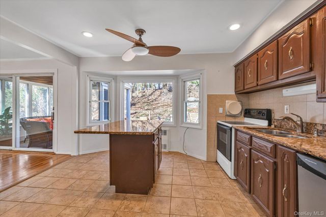 10 Sycamore Road, Glen Cove, NY 11542